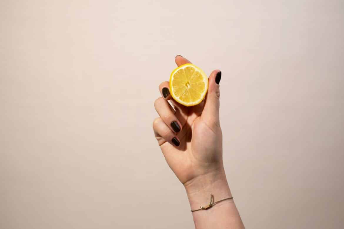 Les meilleures astuces pour faire grossir sa poitrine avec du citron