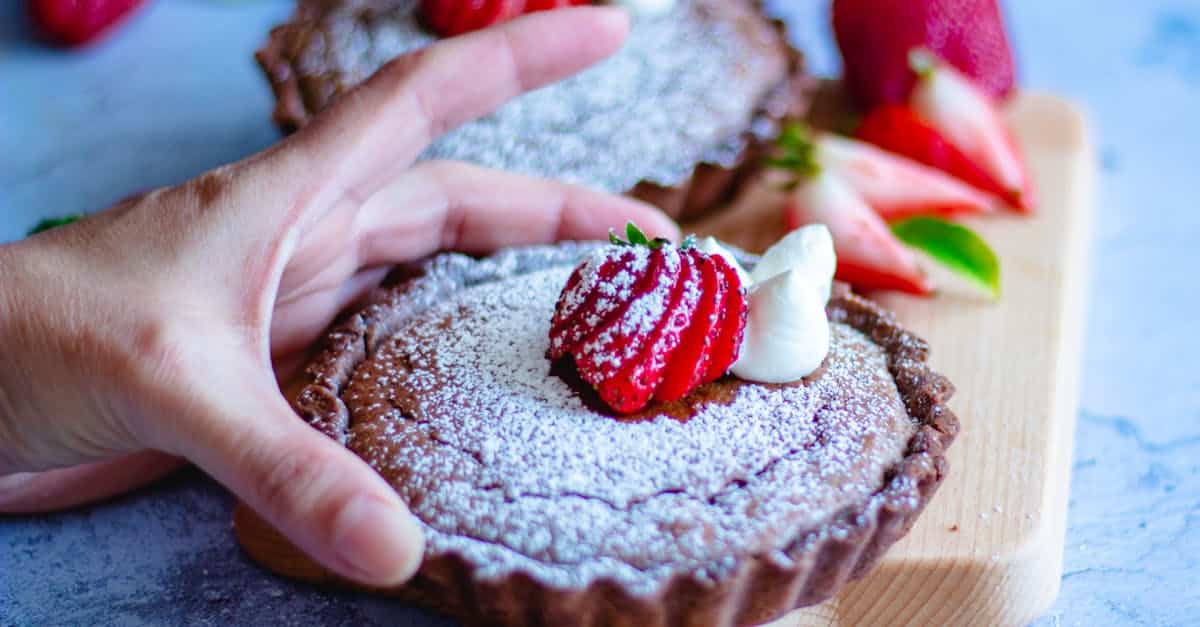 D&eacute;licieuse tarte cr&eacute;meuse alliant poires fondantes et chocolat riche