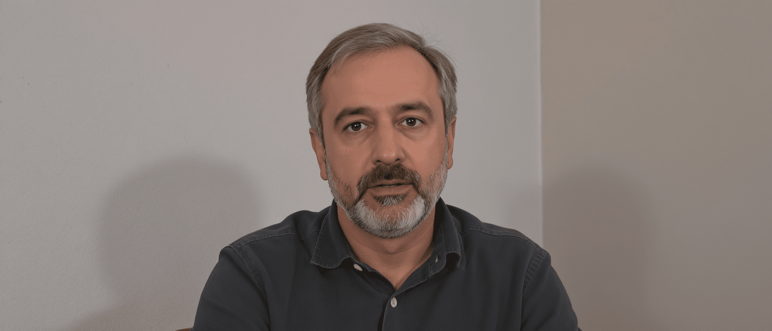 Gabriel Attal se livre sans d&eacute;tour : l&rsquo;histoire d&rsquo;un p&egrave;re confront&eacute; &agrave; l&rsquo;addiction au jeu puis &agrave; la drogue dans Sept &agrave; Huit