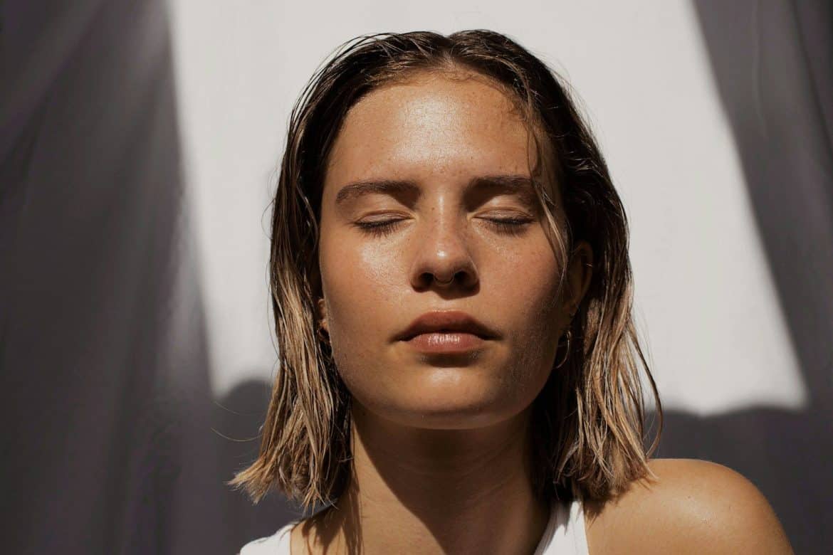 Calecim Professional peut-il améliorer la texture de la peau et atténuer les ridules grâce à des voies régénératives ?