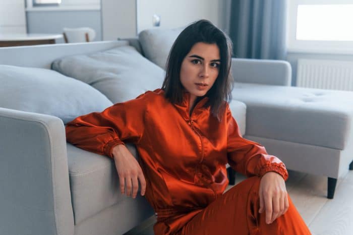 Comment cr&eacute;er un look cocooning tendance avec un pyjama femme&thinsp;?