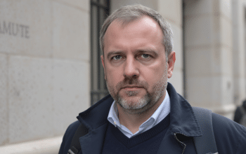 Guillaume Pley riposte : il porte plainte pour diffamation suite aux accusations et t&eacute;moignages
