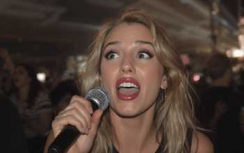 Chlo&eacute; Jouannet se l&acirc;che en plein concert de C&eacute;line Dion : &laquo; Je suis une bouffonne &raquo;, un moment cocasse digne d&rsquo;Alexandra Lamy