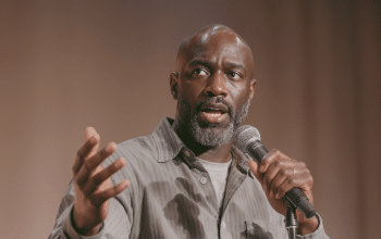 Depuis les &Eacute;tats-Unis, Omar Sy fustige Donald Trump sur sc&egrave;ne : &laquo; Abject, inhumain et honteux &raquo;