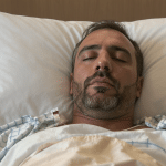 L&rsquo;amour est dans le pr&eacute; : Vincent, le Proven&ccedil;al, hospitalis&eacute; en urgence apr&egrave;s une violente chute qui lui a fractur&eacute; cinq vert&egrave;bres