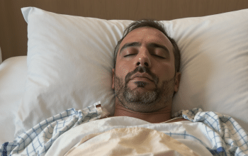 L&rsquo;amour est dans le pr&eacute; : Vincent, le Proven&ccedil;al, hospitalis&eacute; en urgence apr&egrave;s une violente chute qui lui a fractur&eacute; cinq vert&egrave;bres
